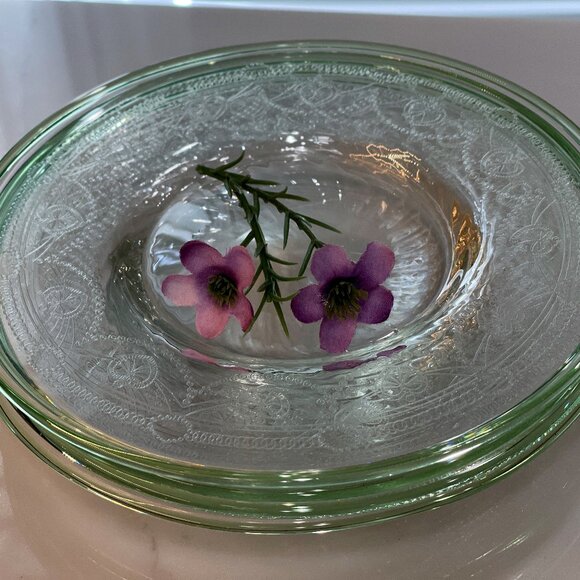 Brilliant Vintage Uranium Glass Plates Rare Version (set of 4) - Picture 2 of 14